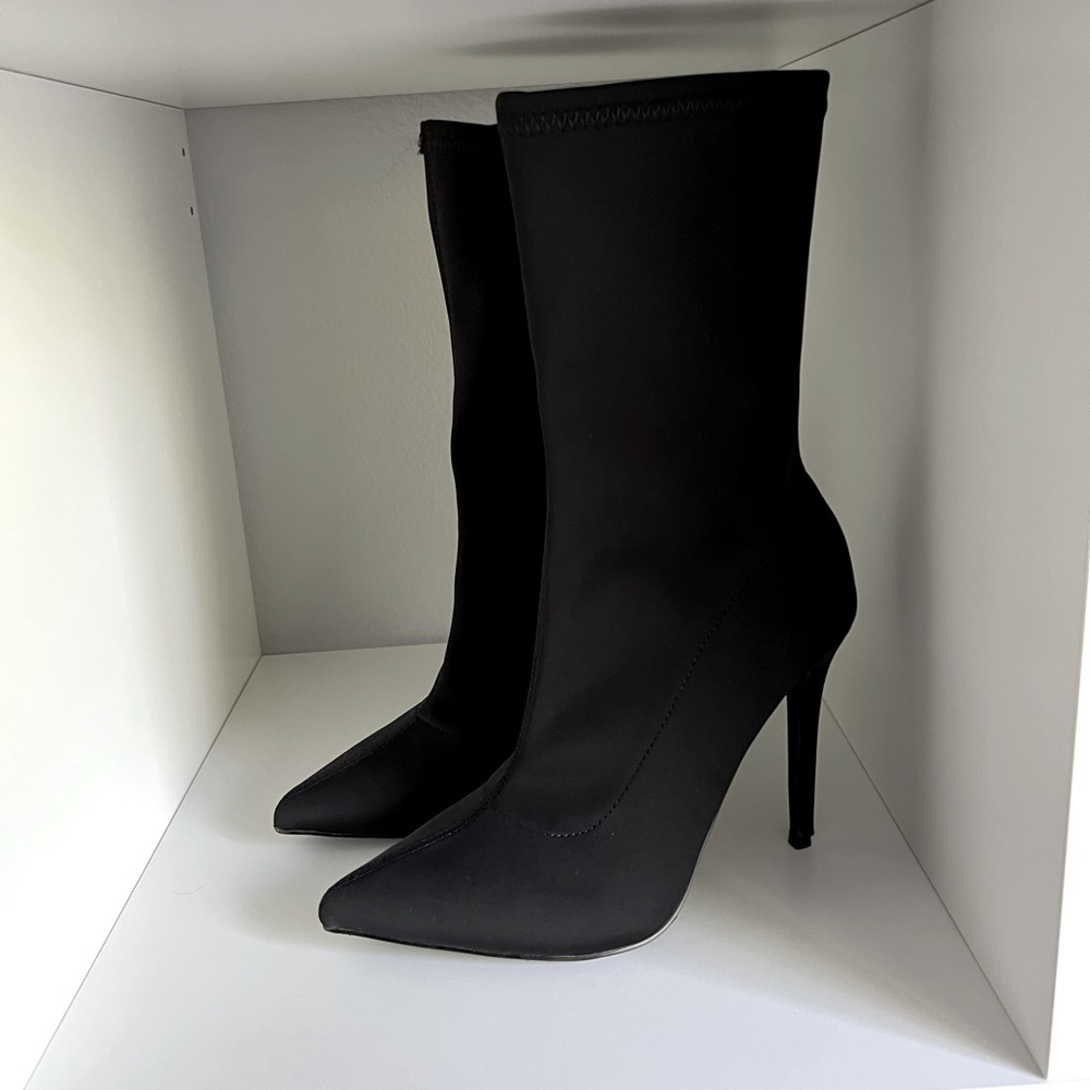 Fashion nova booties Size 8